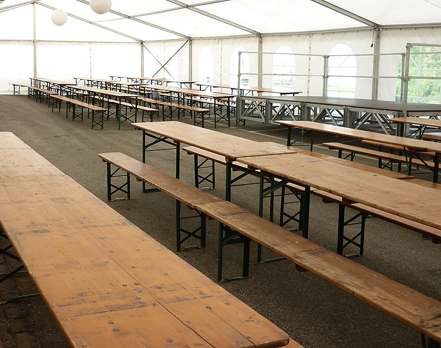 Festbankgarnituren